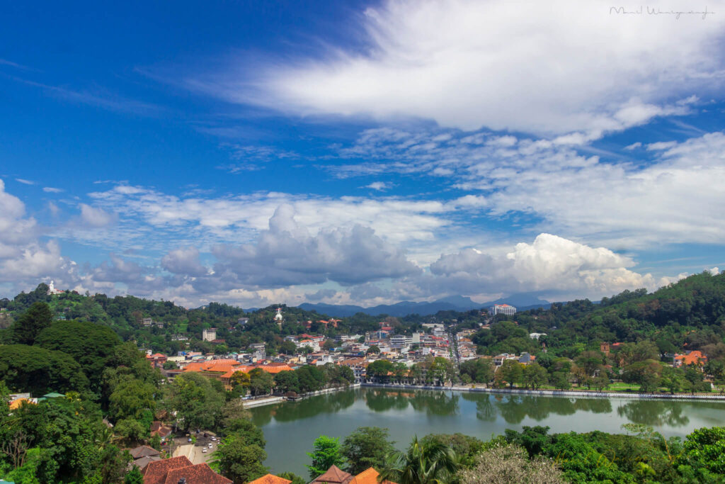 Templo de la Sagrada Reliquia en la ciudad sagrada de Kandy Sri Lanka
