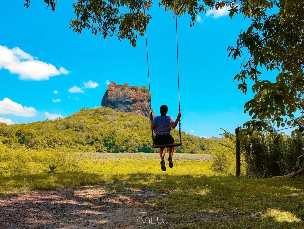 tour sigiriya desde España-colombo — amanecer sobre la roca del León en Sri Lanka